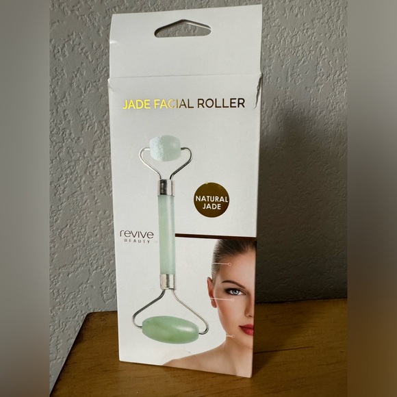 NWT Natural Jade Roller for Face - Picture 2 of 5